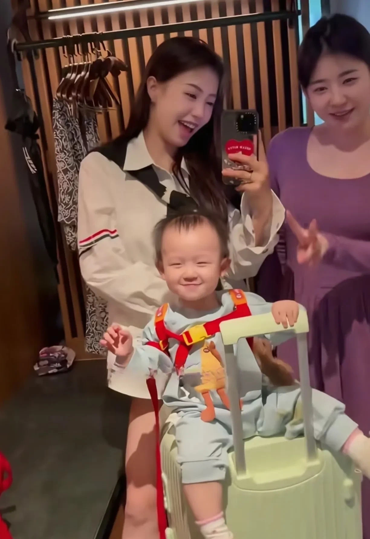 成龙黄一鸣事件引发的思考











私生子这三个字，像一颗惊雷，炸响