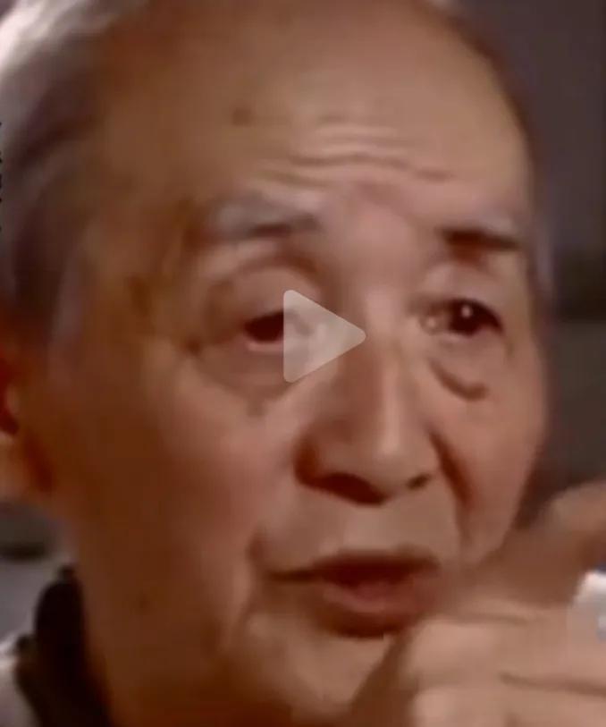 毛主席掉下了心酸的眼泪！
担任过毛主席卫士的老同志馬武艺说；
毛主席他老人家在他