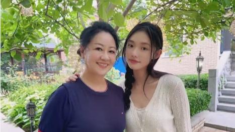 又有未婚知名女星被造黄谣！竟是因为月嫂钟姐的明星合影册......
