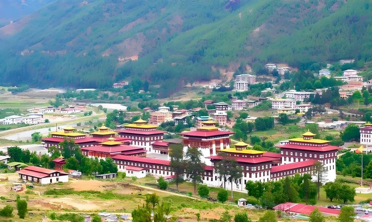 不丹为何不和中国建交











太憋屈了！一个国家被另一个国家死死抱