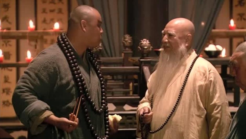 守卫徐四与哥嫂住一起，一天晚上哥哥去值班，嫂子把家里唯一的暖炕让给了徐四睡，自己
