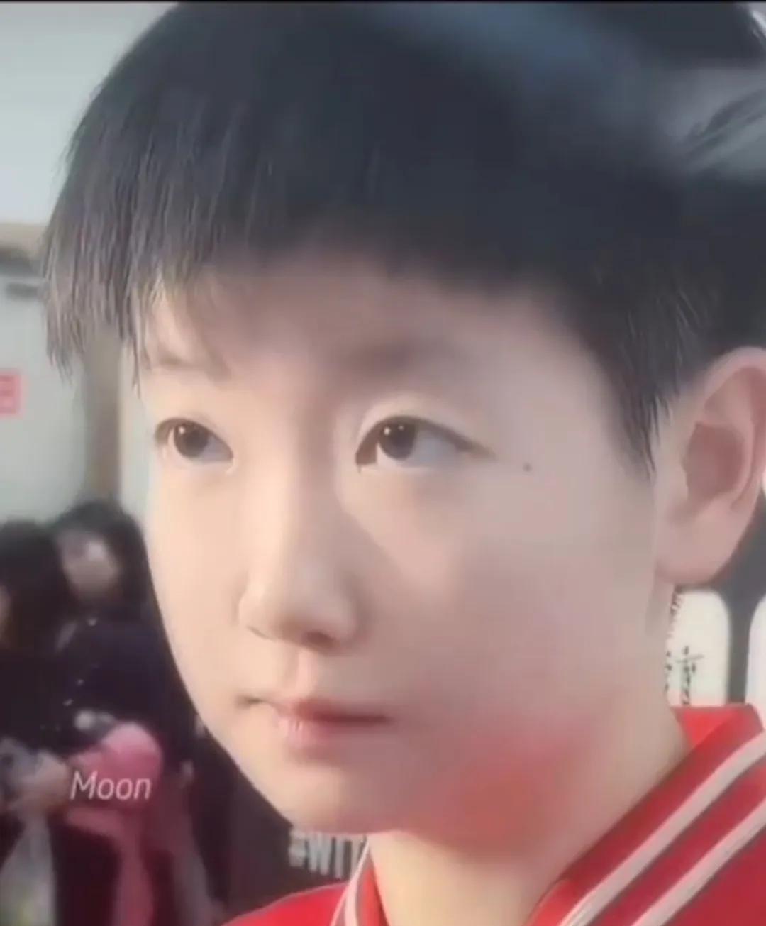 孙颖莎：可爱在骨，魅力在心
孙颖莎的可爱是多面立体的，如同璀璨星辰，每一面都散发