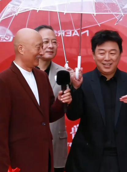 黄渤悬着的心可以放下了，虽然零片酬出演《戏台》，但可以拿分成，以现在陈佩斯的影响