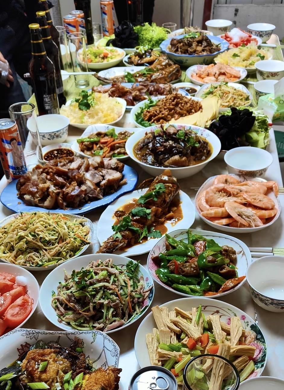 今天陪老公回家看爸妈，回到家我婆婆下厨炒菜，我和老公打下手，只要经过我婆婆的手，