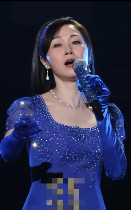 万绮雯55岁了……还可以这么美……还可以保养那么好，三十前这个样子，三十年后又是