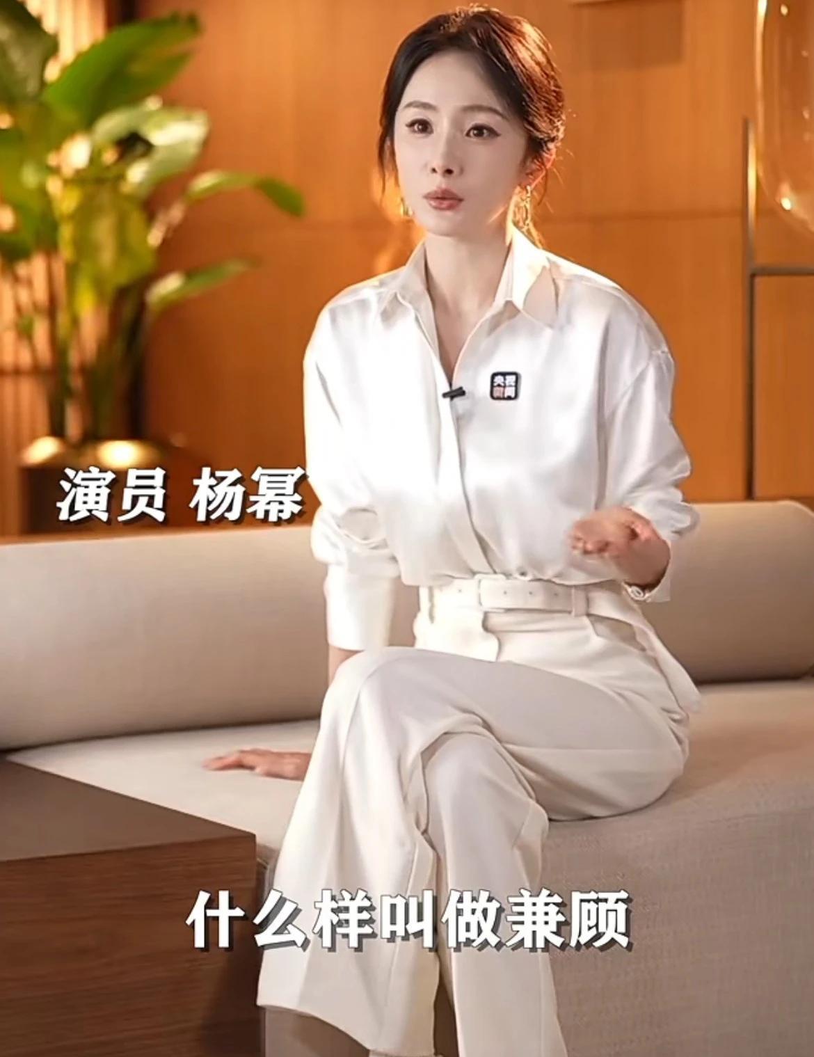 央视镜头下的杨幂，面相真的变了！
今天刷到热搜时差点没认出来！那个总被镜头怼脸拍