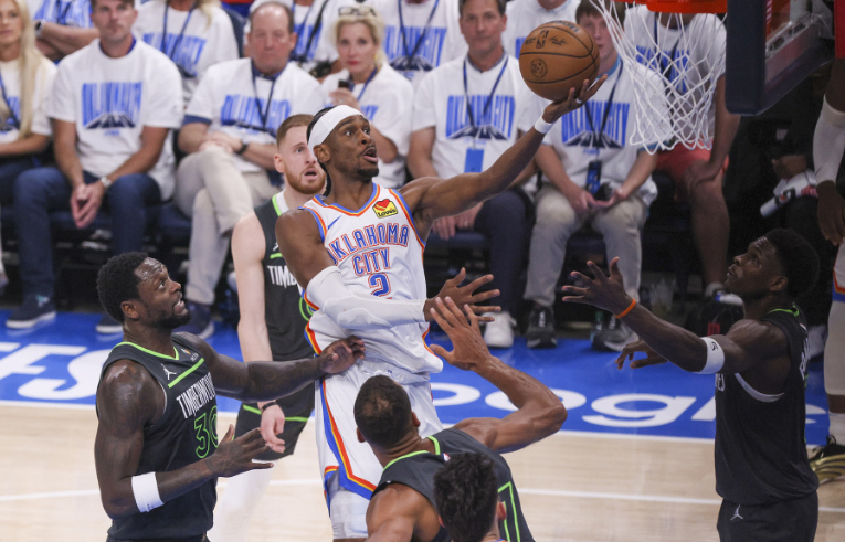 NBA季前赛裁判装备升级，反而引来争执？季前赛所有裁判的装备都进行了升级，心细的