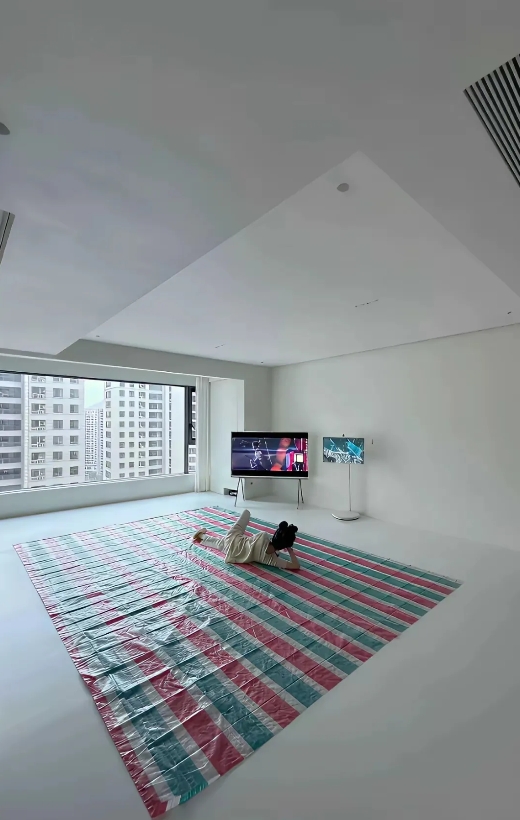 资金困难，先入住吧。不管他了。