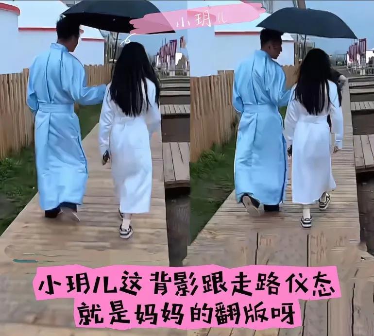 小玥儿这背影跟走路仪态，简直就是妈妈的翻版呀，仿佛看到“小杉菜”
看见这画面就知