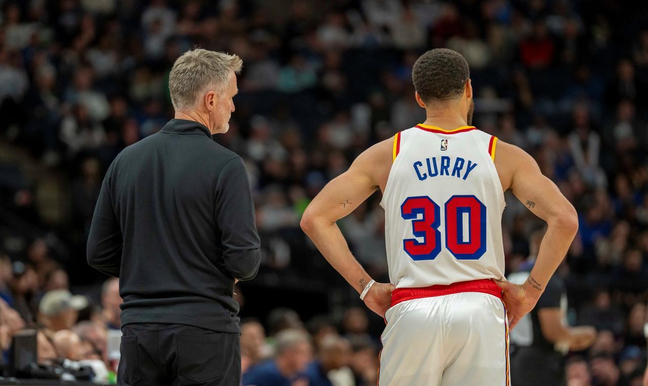 勇士排名降至第九，未来可能会遭遇三连败！
勇士常规赛排名从开赛初期的西部第二直接