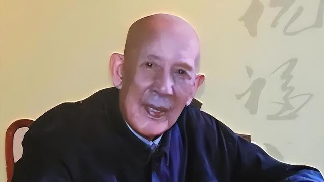 他四次担任毛主席上级，迎娶邓小平的前妻，儿子后来官至副国级