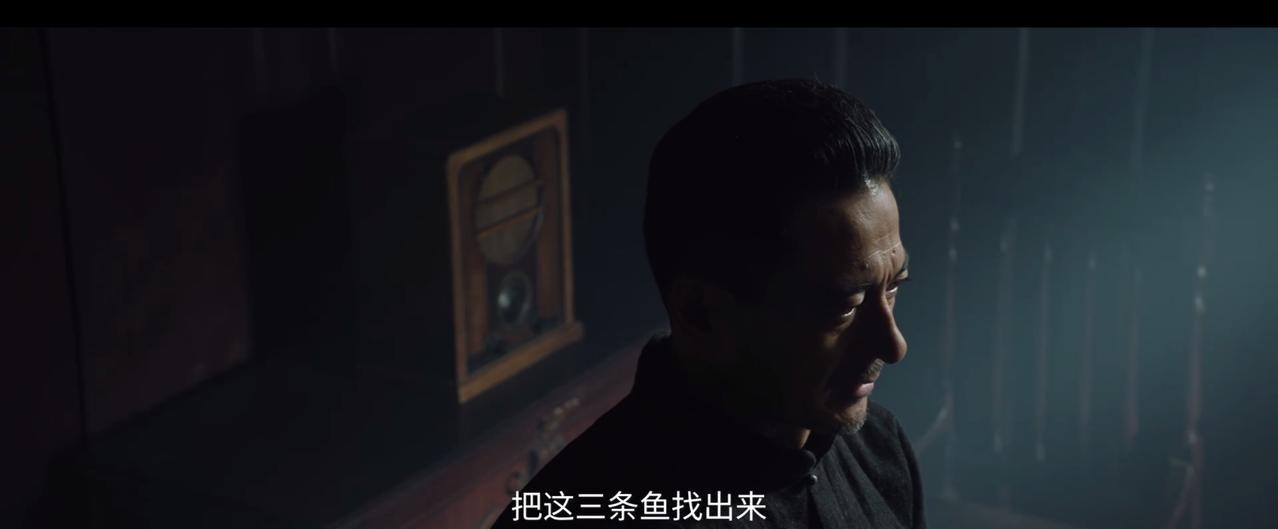 《归队》
鲁长山假扮成擦鞋匠， 始终没有见到肖铁林的人影。[打脸][打脸][打脸