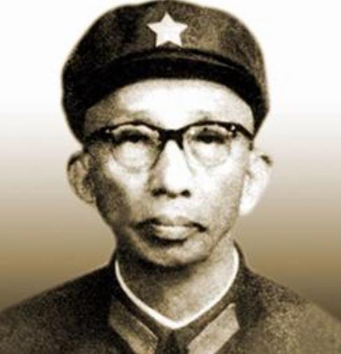 1955年，开国少将李迎希，因为误会，授衔时评低了一级，他对此十分不满，就写信给