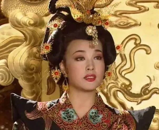 666年，武则天的外甥女贺兰氏来给她请安。武则天拉着她的手亲切地说：快来吃点心，
