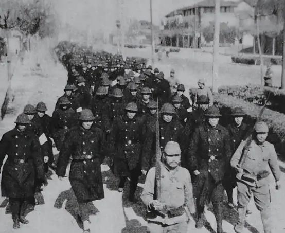 1937年，2000多名中国警察，被6个日本兵押往南京城郊屠杀！有人说：“如果有