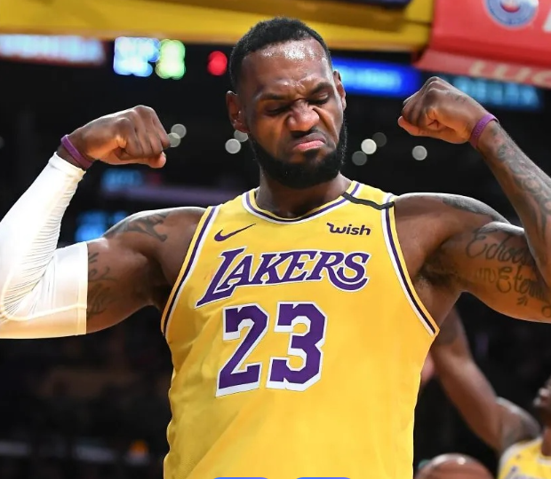 MVP大满贯！詹姆斯现在已经拿到了全部可以拿的MVP，成为第一个MVP大满贯得主