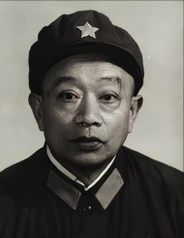 他虽然只是一名少尉，逝世后却安放在八宝山革命公墓，与诸多开国将帅们相伴，他一生默
