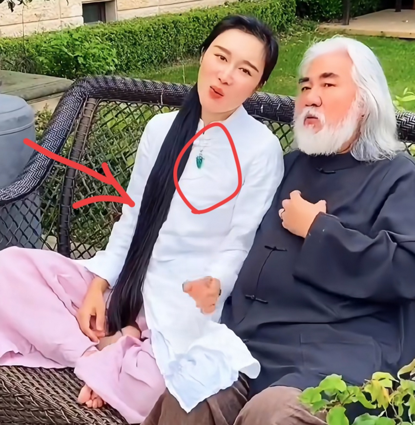 张纪中妻子，独爱成熟魅力老头