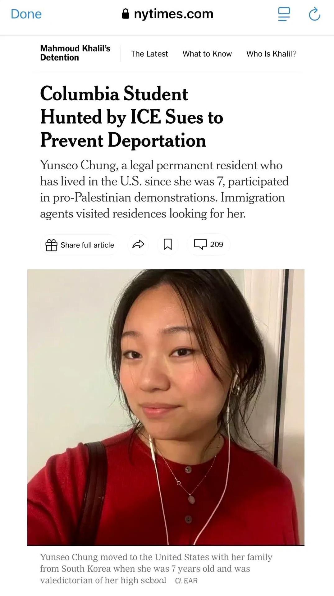 图片上这位21岁的韩裔女学生Yunseo Chung，也是被抓捕对象，理由是她阻