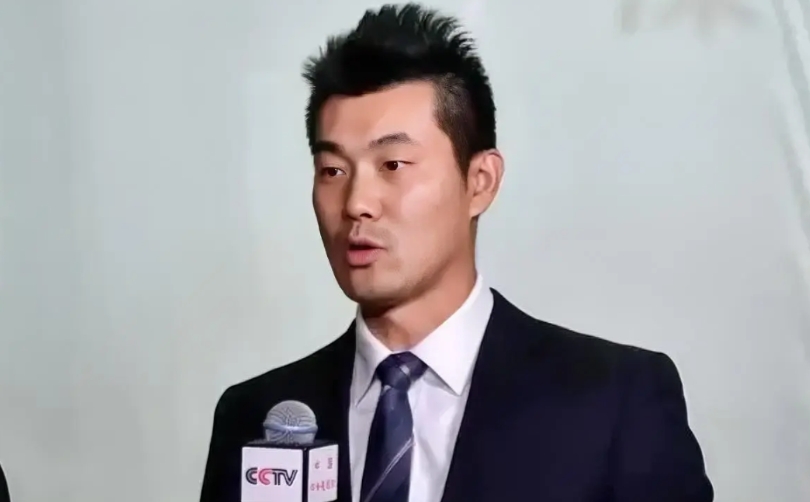 杨瀚森首秀不佳的原因找到了，王仕鹏点评！总结原因如下:
1、体能不行；
2、力量
