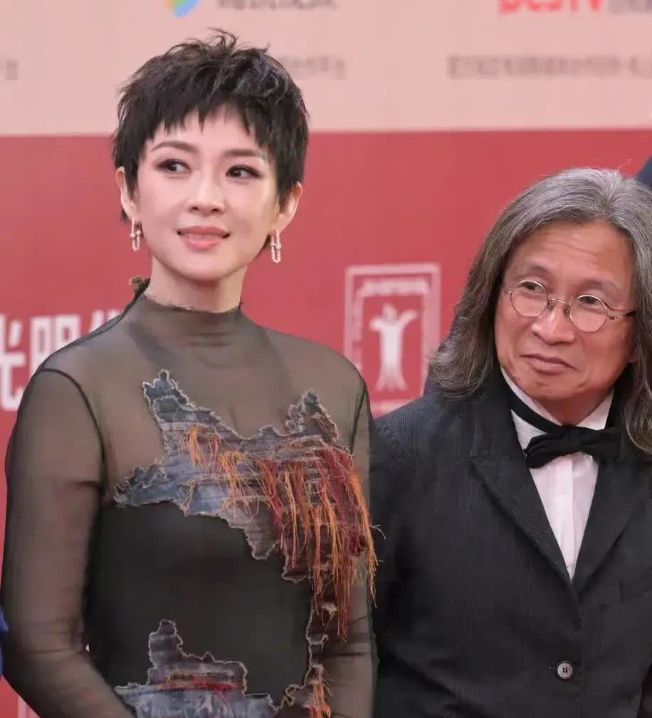 章子怡又上热搜了！
这次不是因为汪峰
也不是因为森林北
而是章子怡的新戏
