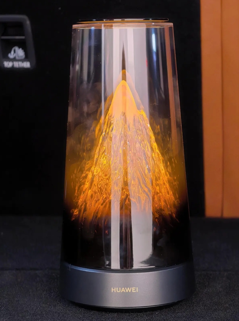 华子审美确实在线，看有网友已经拿到华为路由X3 Pro实物了，产品名就叫日照金山