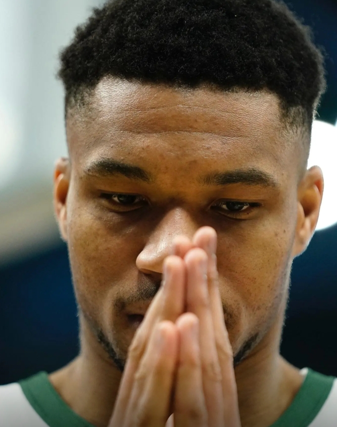 希望字母不要续约了
也不要让球队用31首轮补强了，出31首轮也最多换一个拉文这样