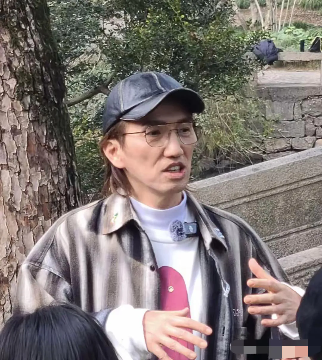 许久未见林志炫露面，近日他的现身却引发了热议。已经58岁的他，状态似乎不太理想，