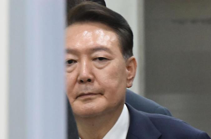 韩国媒体消息，特别检察官团队于 1 日上午抵达首尔拘留所，准备执行对前总统尹锡悦