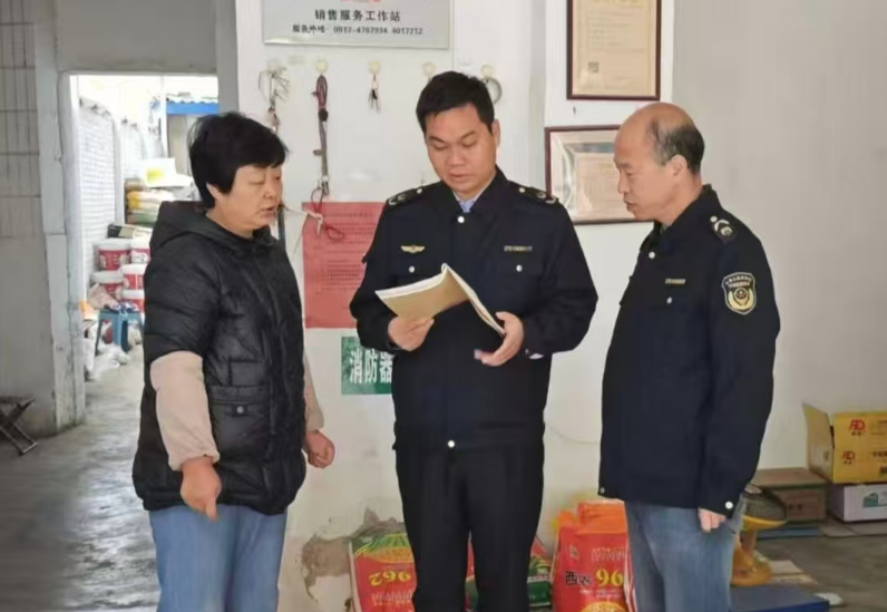 强化市场监管   严把农资质量关