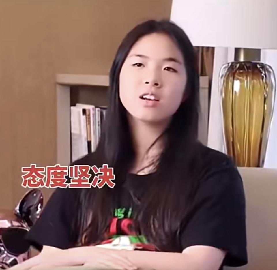 现在最无奈的人
应该就是黄奕了，
她可能都没预料到，小沈阳女儿韩国出道，却给了自
