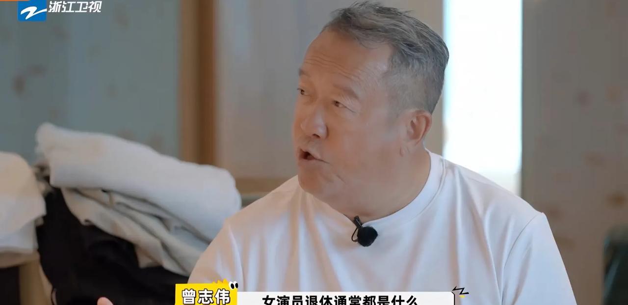 李若彤对着镜头
坦言当年息影，
自以为找到
如意郎君。
李若彤太真诚了，
自己说