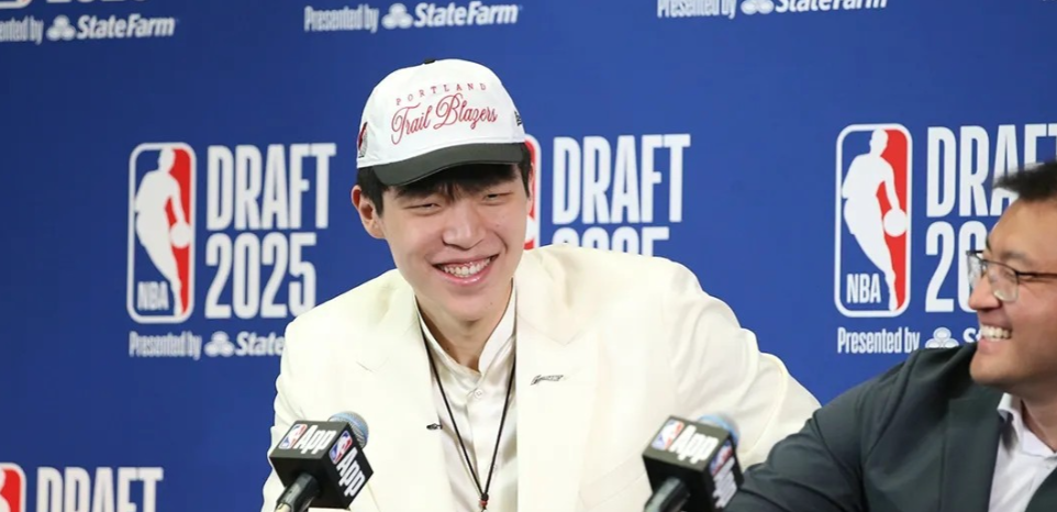 杨瀚森牛啊，NBA再现中国球员！ 开拓者第16顺位摘得杨瀚森，杨瀚森一脸懵逼4年