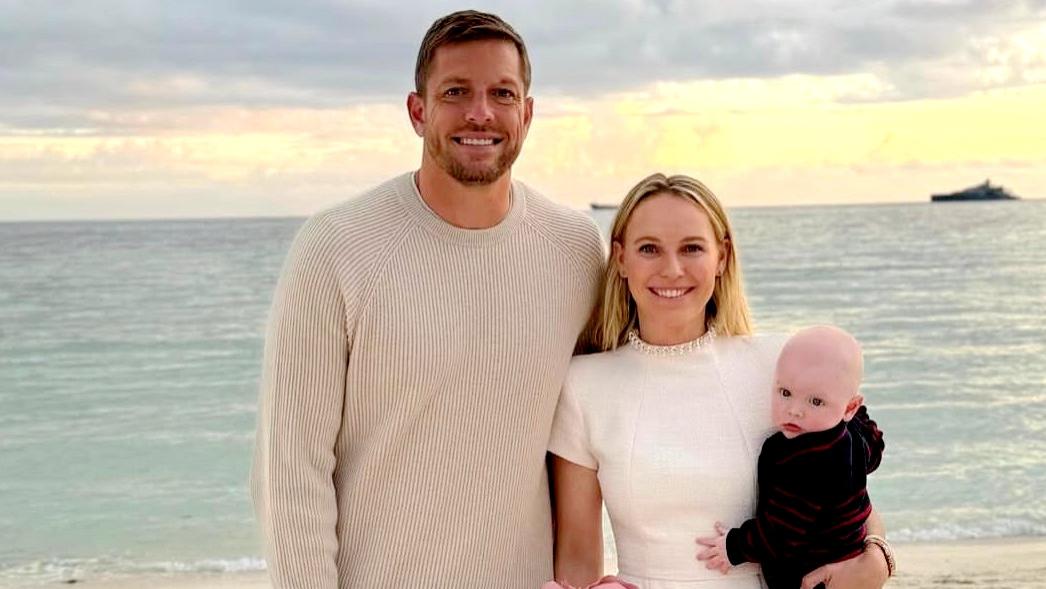 前网球世界第一晒全家福，嫁帅气多金豪门二婚男，结婚六年生三娃