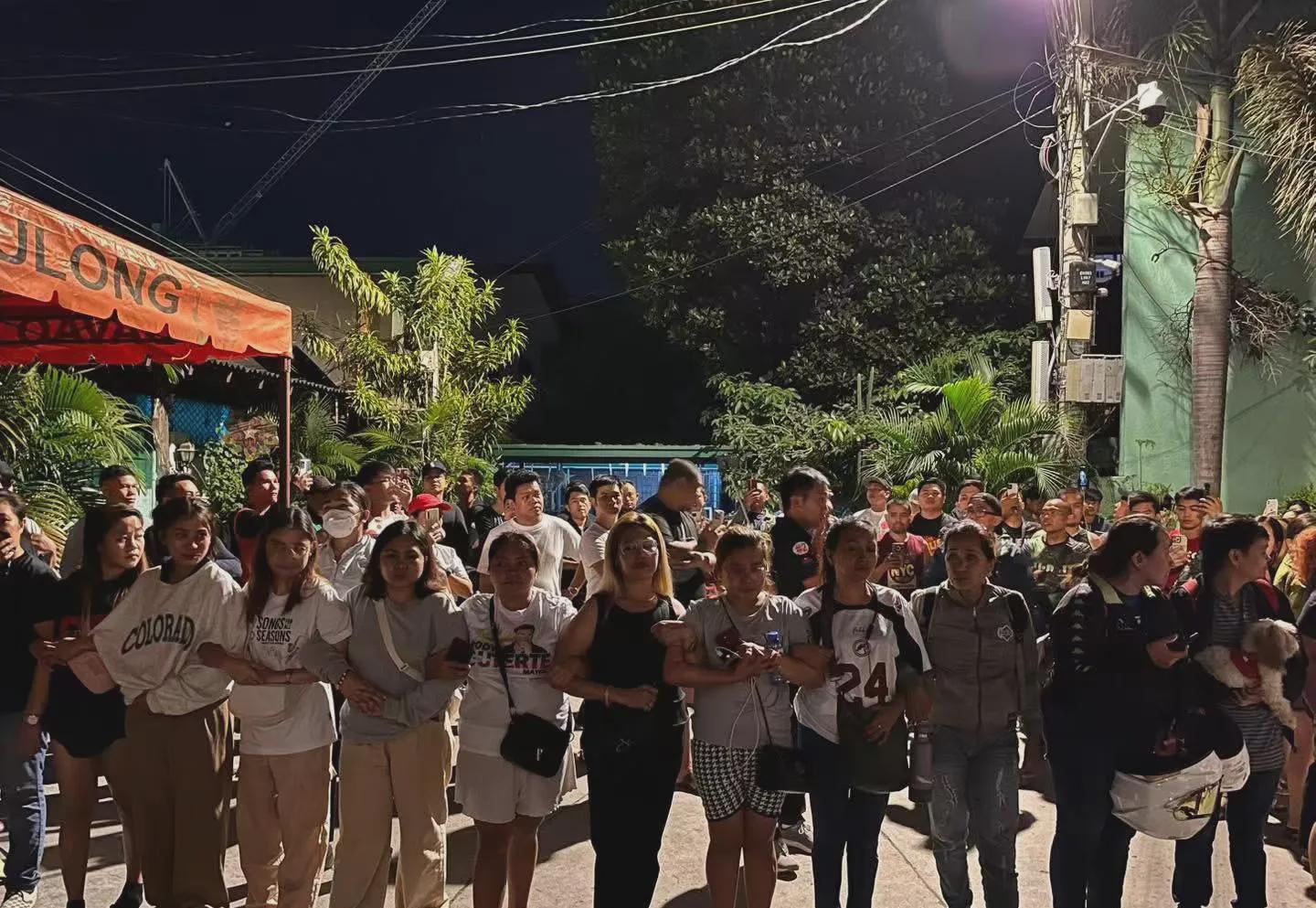 挺杜特尔特，菲国女性齐上阵

菲律宾达沃93.9 iFM电台报道：针对菲律宾前总