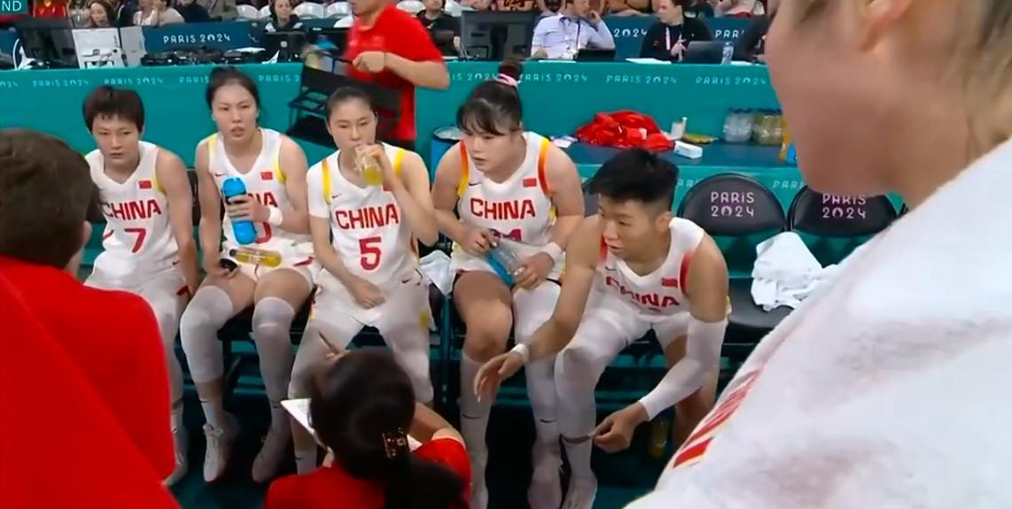 #女篮热身赛# 冷静再冷静！中国女篮连续大胜波黑女篮，圈内外赞扬声一片。的确，这