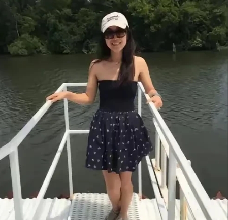 据美国媒体报道，富国银行高管毛晨月在入境中国后被禁止离境。
就在几天前，一对中国