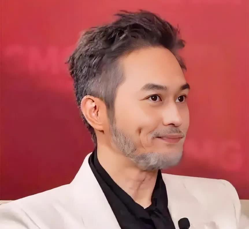 张智霖哪哪都好

就是有一个不好的习惯，很多女人都接受不了，那就是不爱焗油。