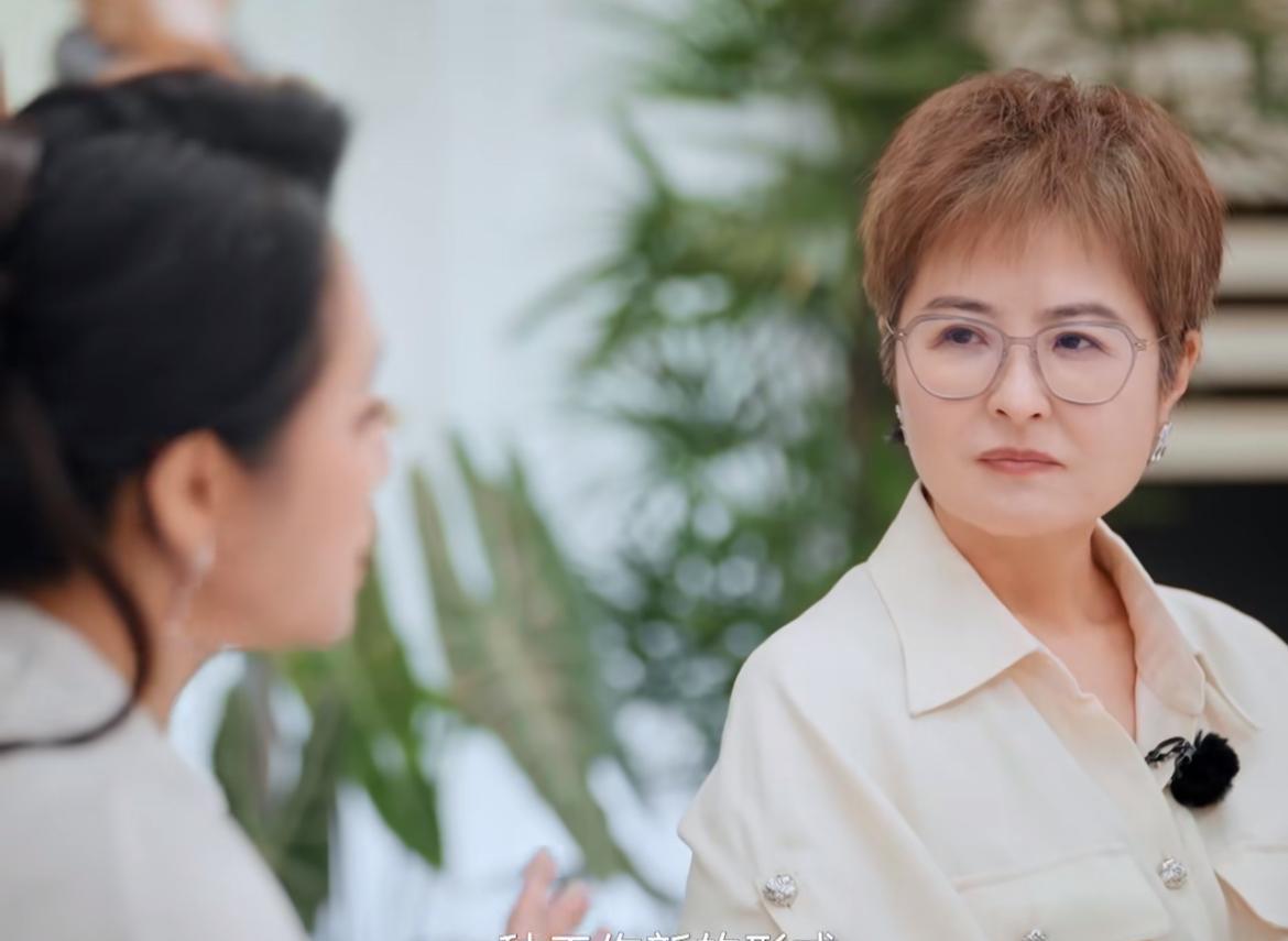 曹颖说：“直播带货其实对我们来说，是一种新的工作方式。但是有很多人是接受不了的。