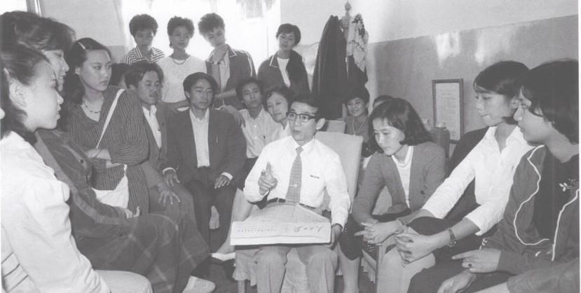 1980年起，海盐衬衫总厂在步鑫生主导下，推行打破“大锅饭”的系列改革：实行联产