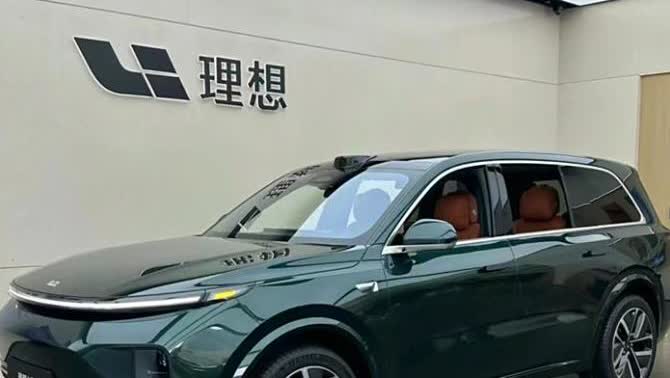 原谅我，问界M8买不起，只能买理想L8了。
问界M8，落地接近38万，
理想