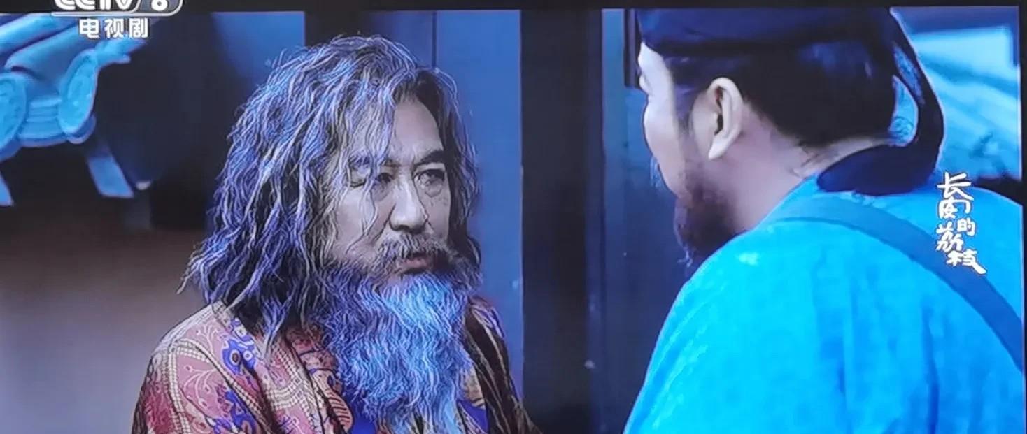 《长安的荔枝》现在看来有两个贵人可以帮助李善德。
一个是胡人苏谅，他一次又一次的