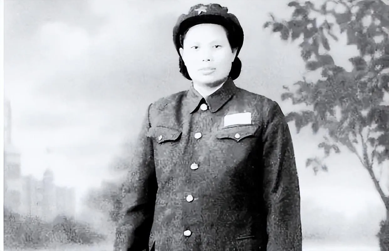 1950年，解放军一窝端了马家军。然而，当看到解放军战士时，马家军的女首领突然嚎
