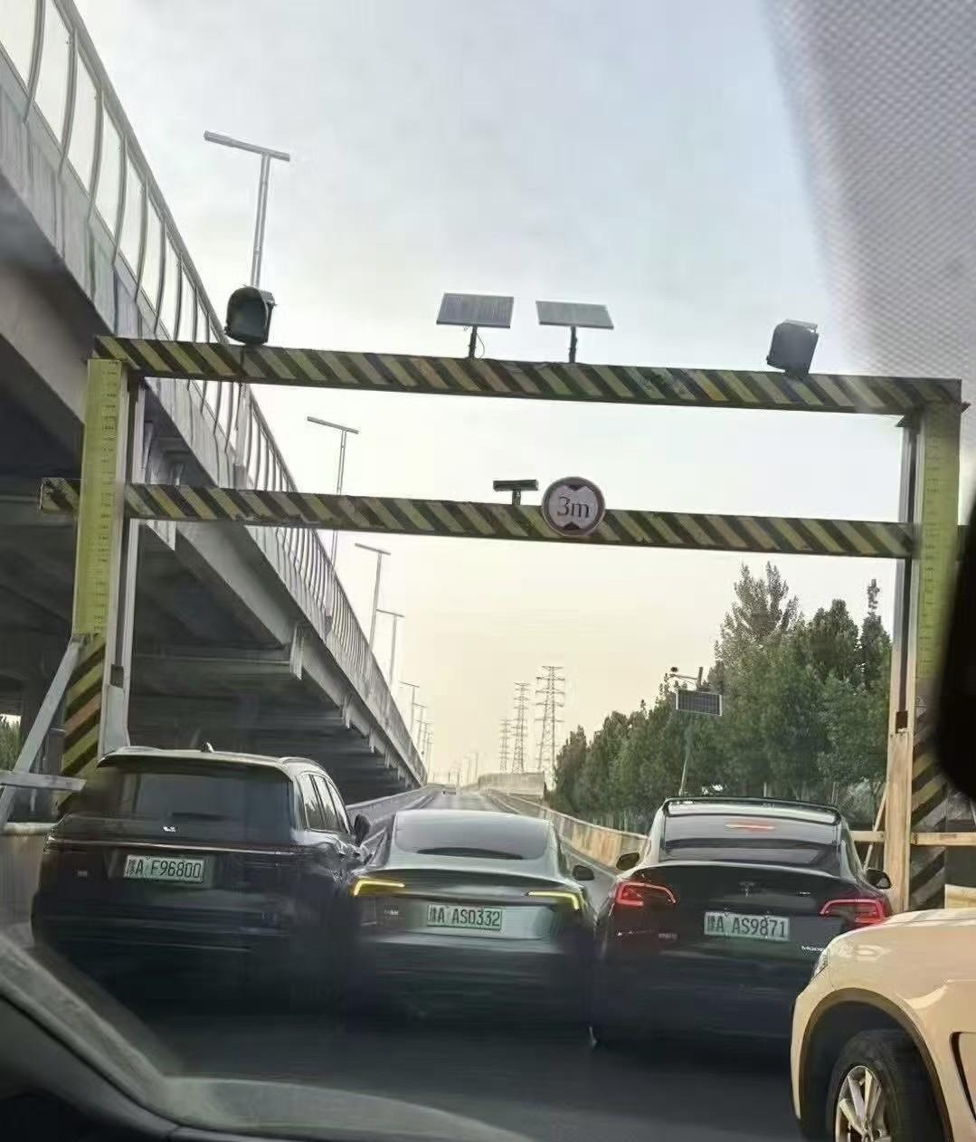 请问？谁的全责？
