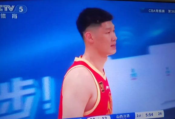 胡金秋在国家队各种被人家硬吃。回到俱乐部就如鱼得水。用央视解说员瑜伽的话是，活力