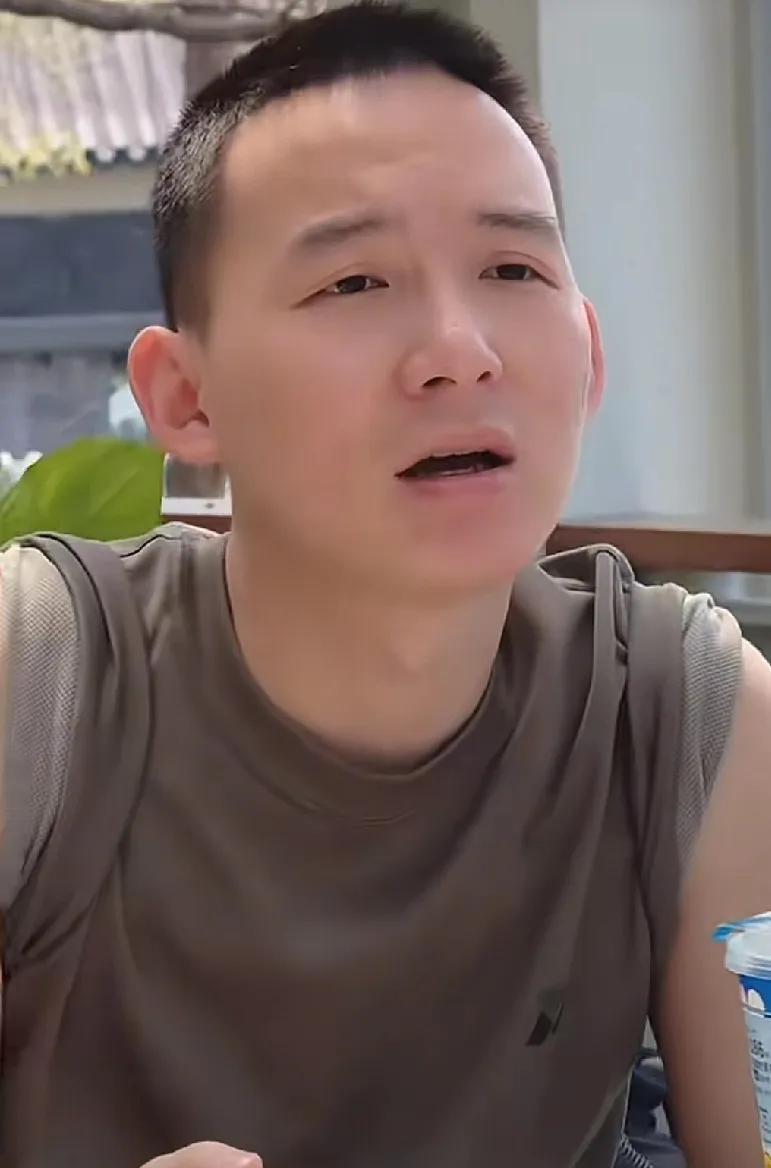 大家发觉了没有，
谢爸爸和谢浩南，
太像了，
俩人都是敢闯敢拼敢干，办法比困难多