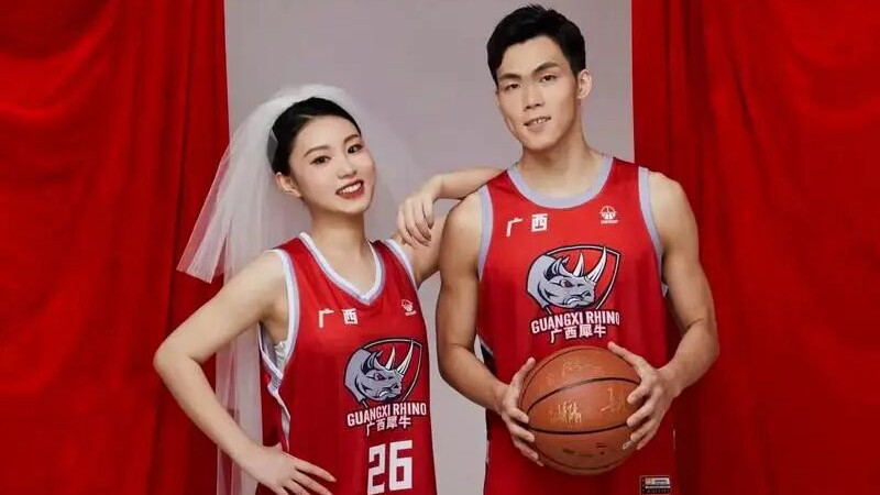 广西篮球的孤勇者，从羽球少年到CBA探花，为何26岁才参加选秀？