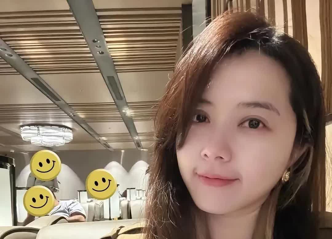 台湾的TVBS我记得属于蓝营的电视台 没想到现在也变成一个不知所谓的电视台。
