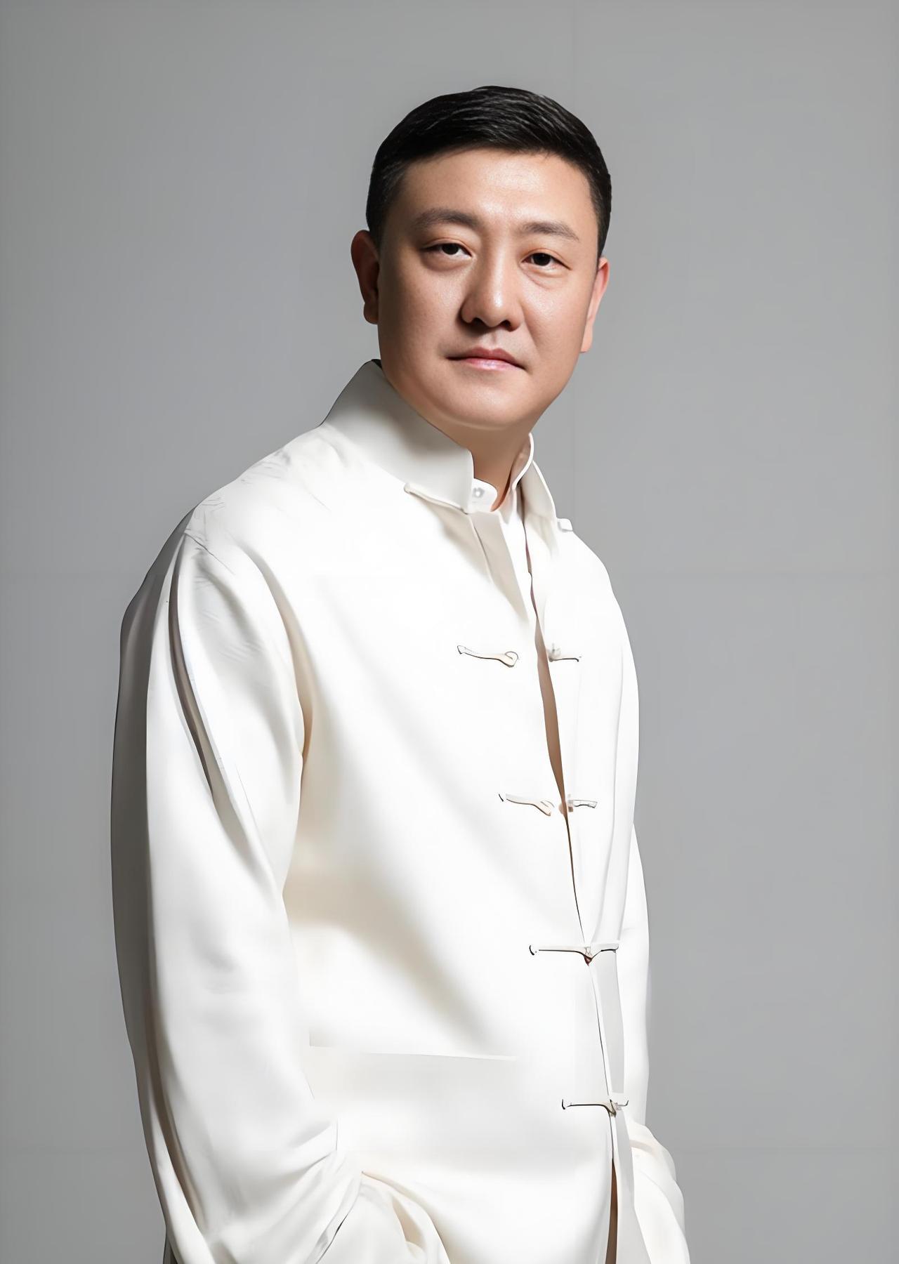 韩磊，真的再想活五百年原唱，现在看来真的活成康熙大帝了，把女粉丝搞怀孕了，女粉丝