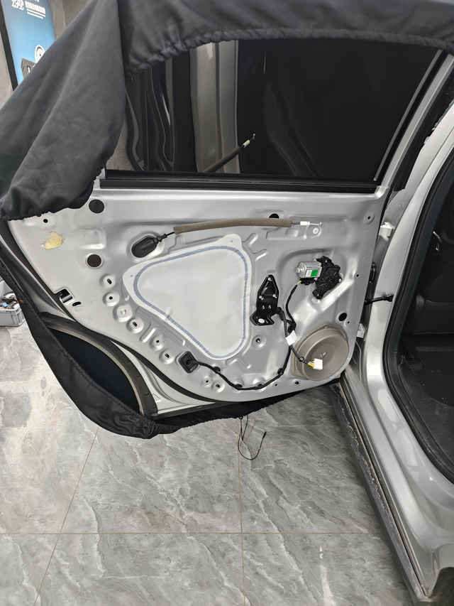 MG改装清单

1.四门双层隔音加换四门飞利浦喇叭加飞利浦DSP，2000块。